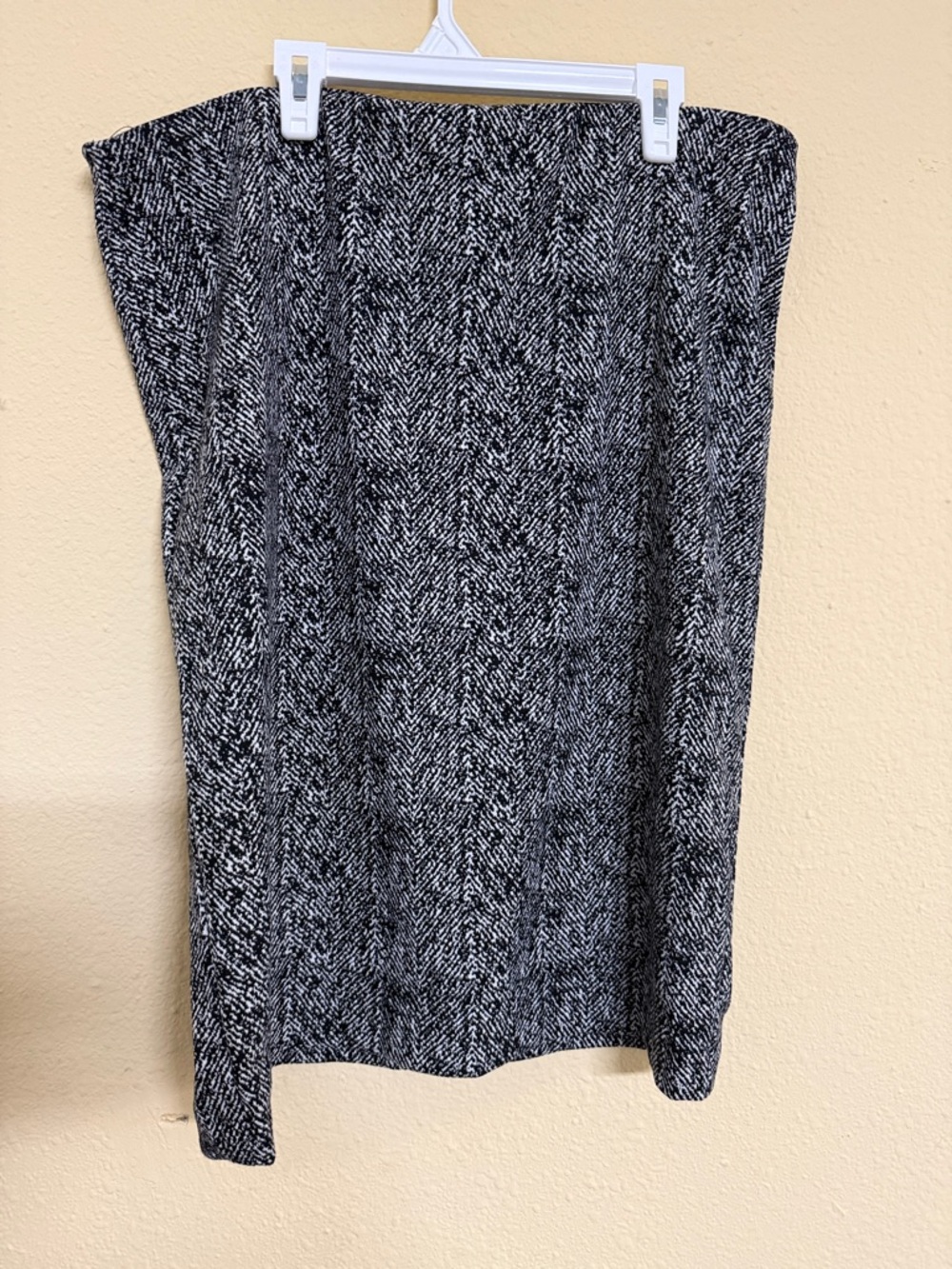 Express Black & White Herringbone Pencil Skirt